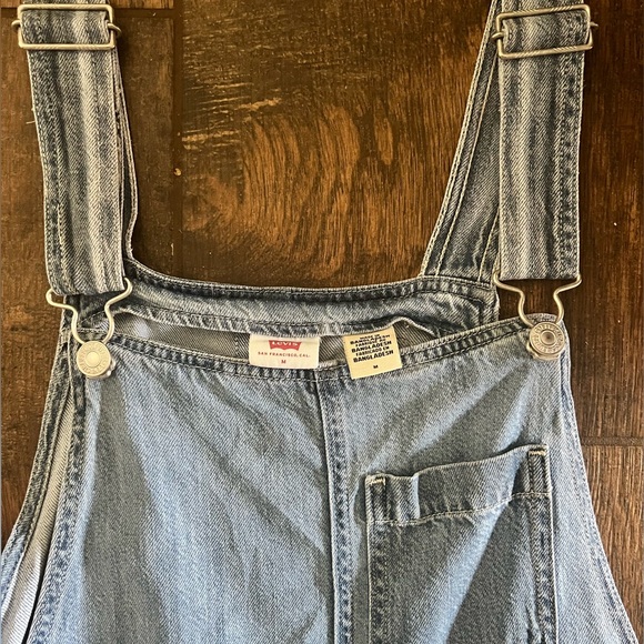 Live It Up in Levis! Levis Tico Jumper Dress - Picture 2 of 5